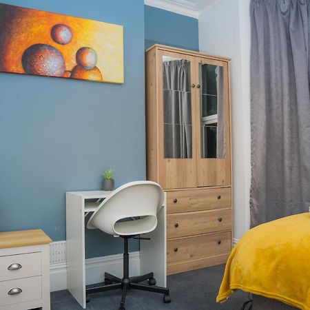 The Private Villa, Northampton Centre, 9 Beds, 5 Bedrooms, Sleeps 12 מראה חיצוני תמונה