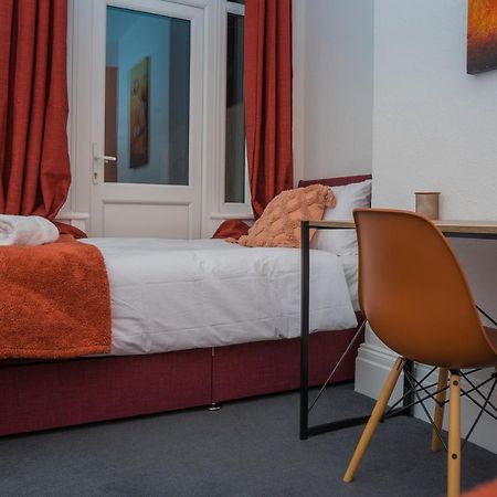 The Private Villa, Northampton Centre, 9 Beds, 5 Bedrooms, Sleeps 12 מראה חיצוני תמונה
