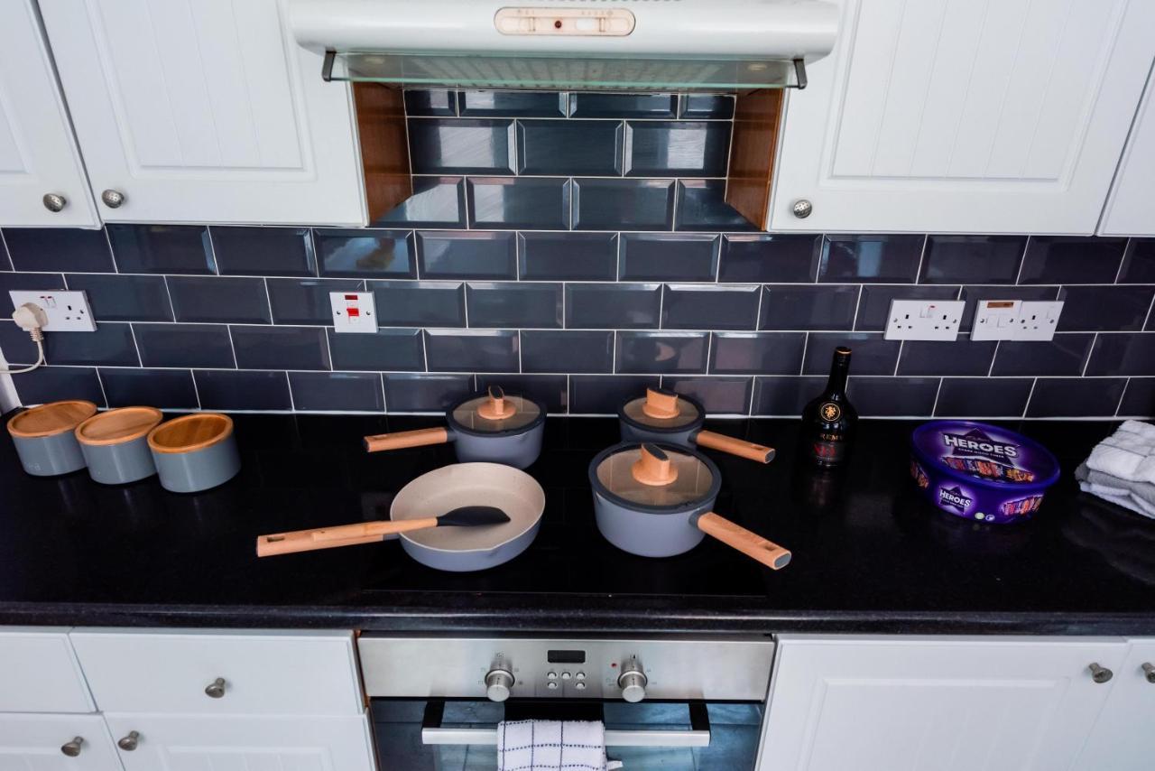 The Private Villa, Northampton Centre, 9 Beds, 5 Bedrooms, Sleeps 12 מראה חיצוני תמונה