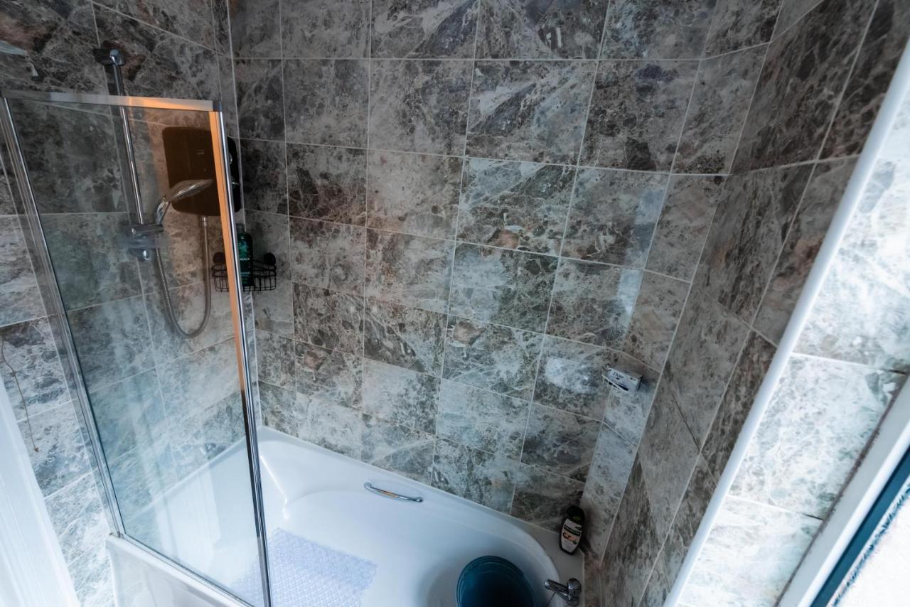 The Private Villa, Northampton Centre, 9 Beds, 5 Bedrooms, Sleeps 12 מראה חיצוני תמונה