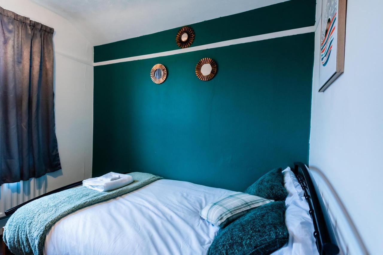 The Private Villa, Northampton Centre, 9 Beds, 5 Bedrooms, Sleeps 12 מראה חיצוני תמונה