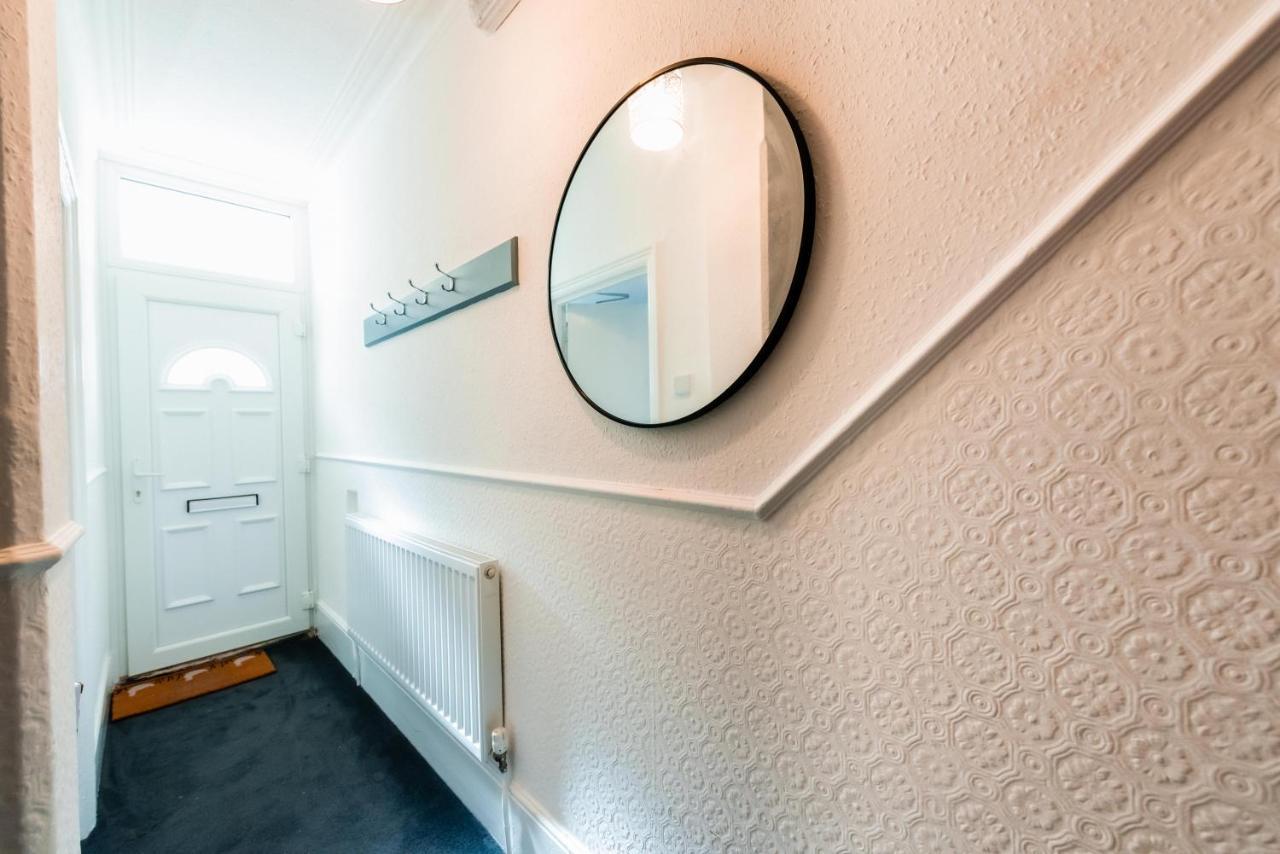 The Private Villa, Northampton Centre, 9 Beds, 5 Bedrooms, Sleeps 12 מראה חיצוני תמונה