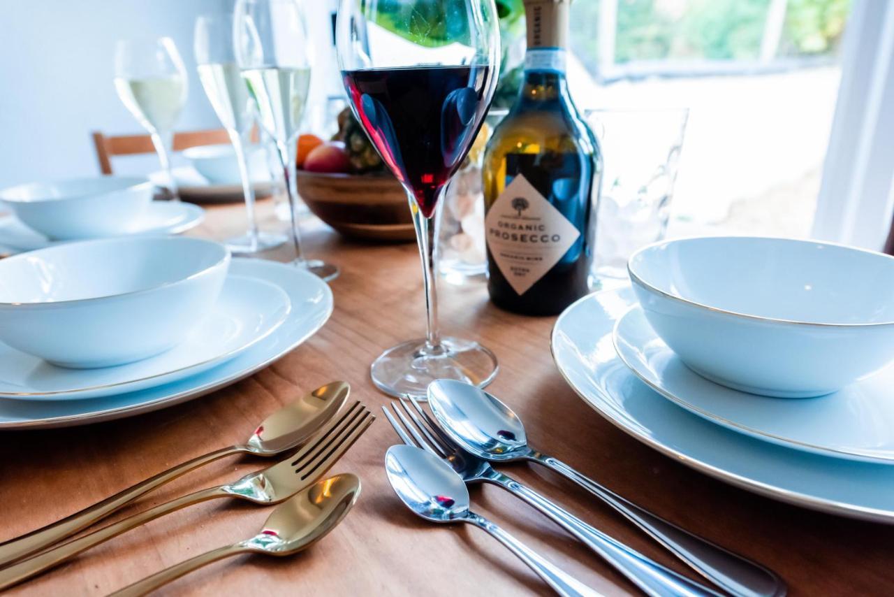 The Private Villa, Northampton Centre, 9 Beds, 5 Bedrooms, Sleeps 12 מראה חיצוני תמונה
