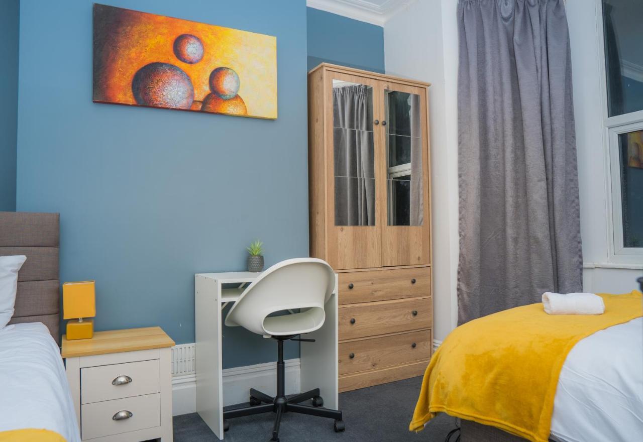 The Private Villa, Northampton Centre, 9 Beds, 5 Bedrooms, Sleeps 12 מראה חיצוני תמונה