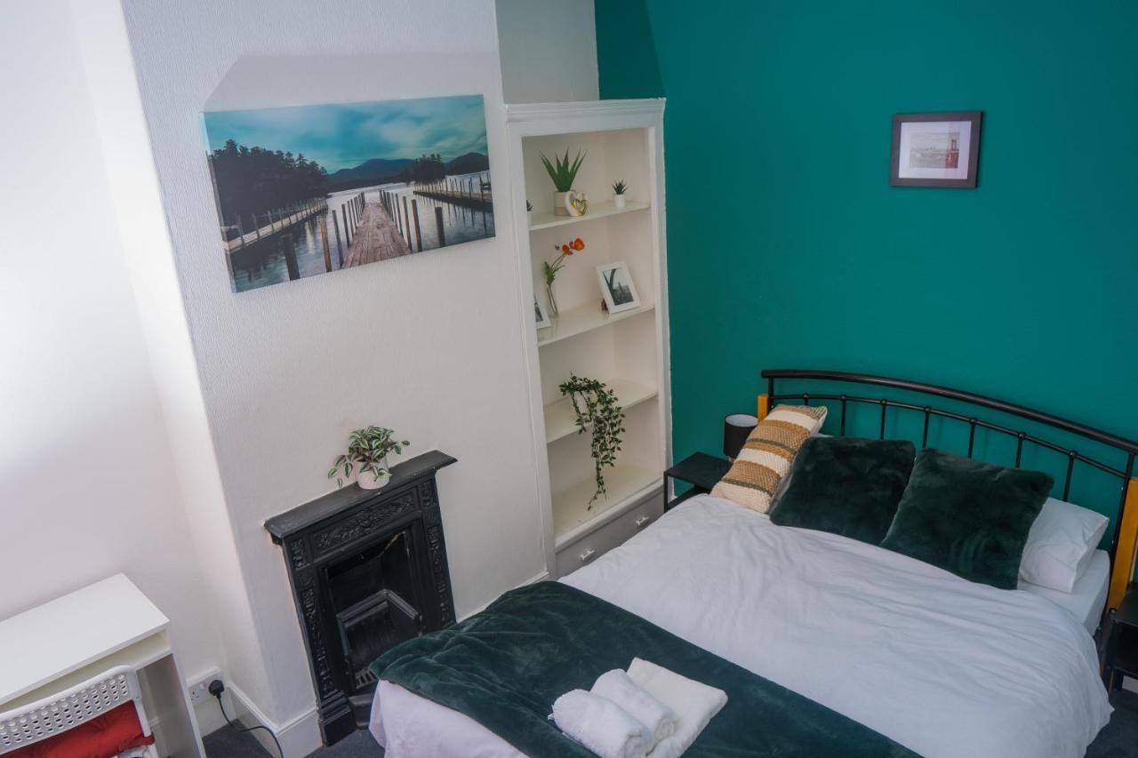 The Private Villa, Northampton Centre, 9 Beds, 5 Bedrooms, Sleeps 12 מראה חיצוני תמונה