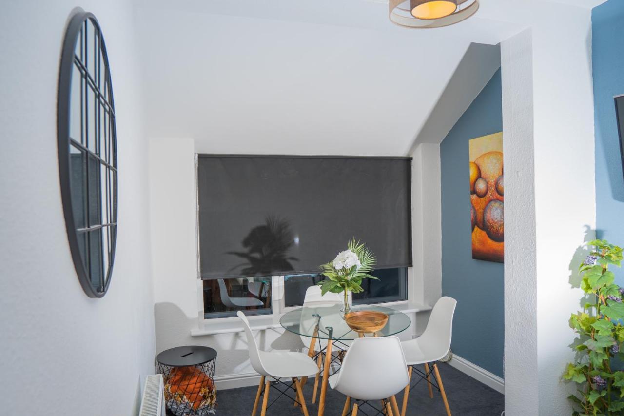 The Private Villa, Northampton Centre, 9 Beds, 5 Bedrooms, Sleeps 12 מראה חיצוני תמונה
