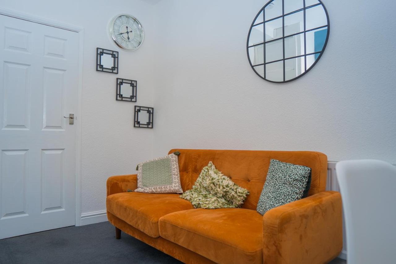 The Private Villa, Northampton Centre, 9 Beds, 5 Bedrooms, Sleeps 12 מראה חיצוני תמונה