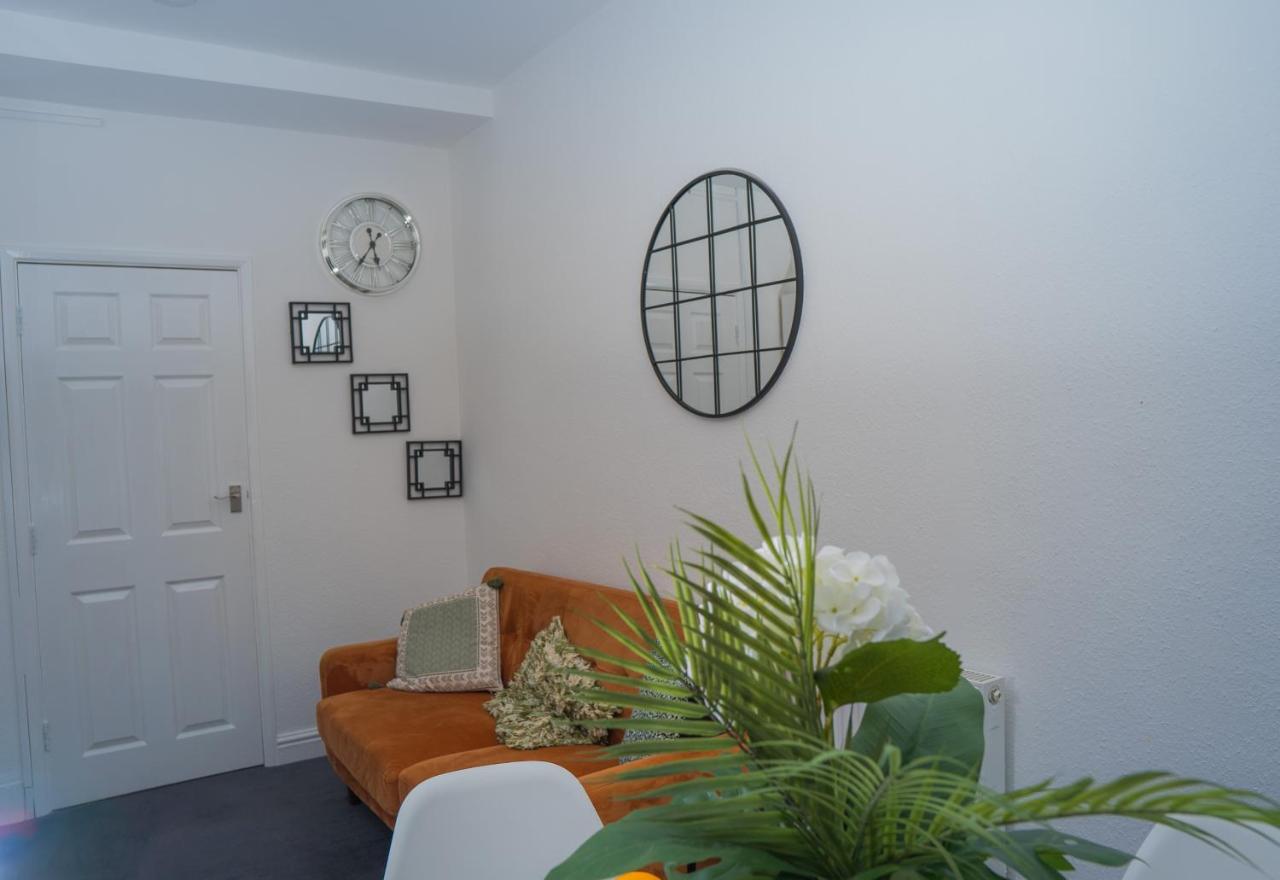 The Private Villa, Northampton Centre, 9 Beds, 5 Bedrooms, Sleeps 12 מראה חיצוני תמונה