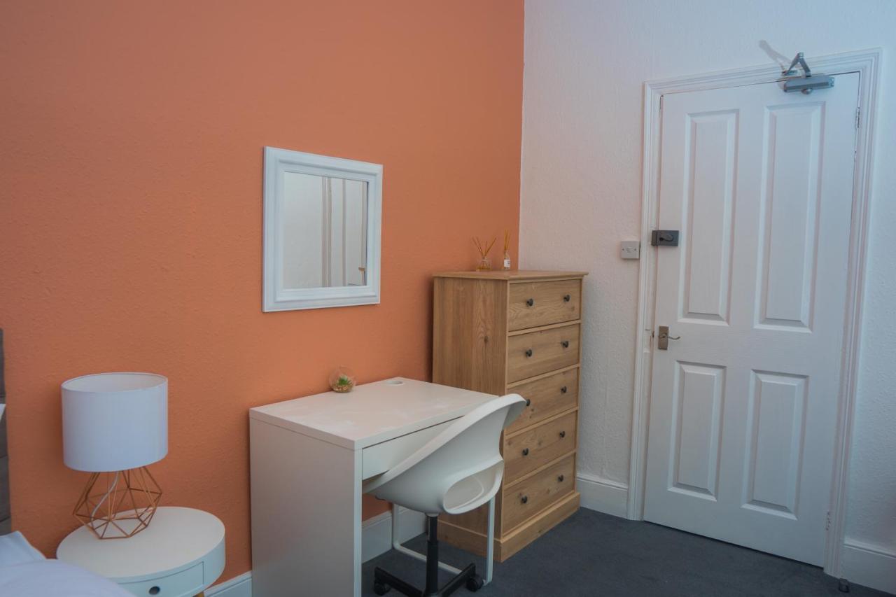 The Private Villa, Northampton Centre, 9 Beds, 5 Bedrooms, Sleeps 12 מראה חיצוני תמונה