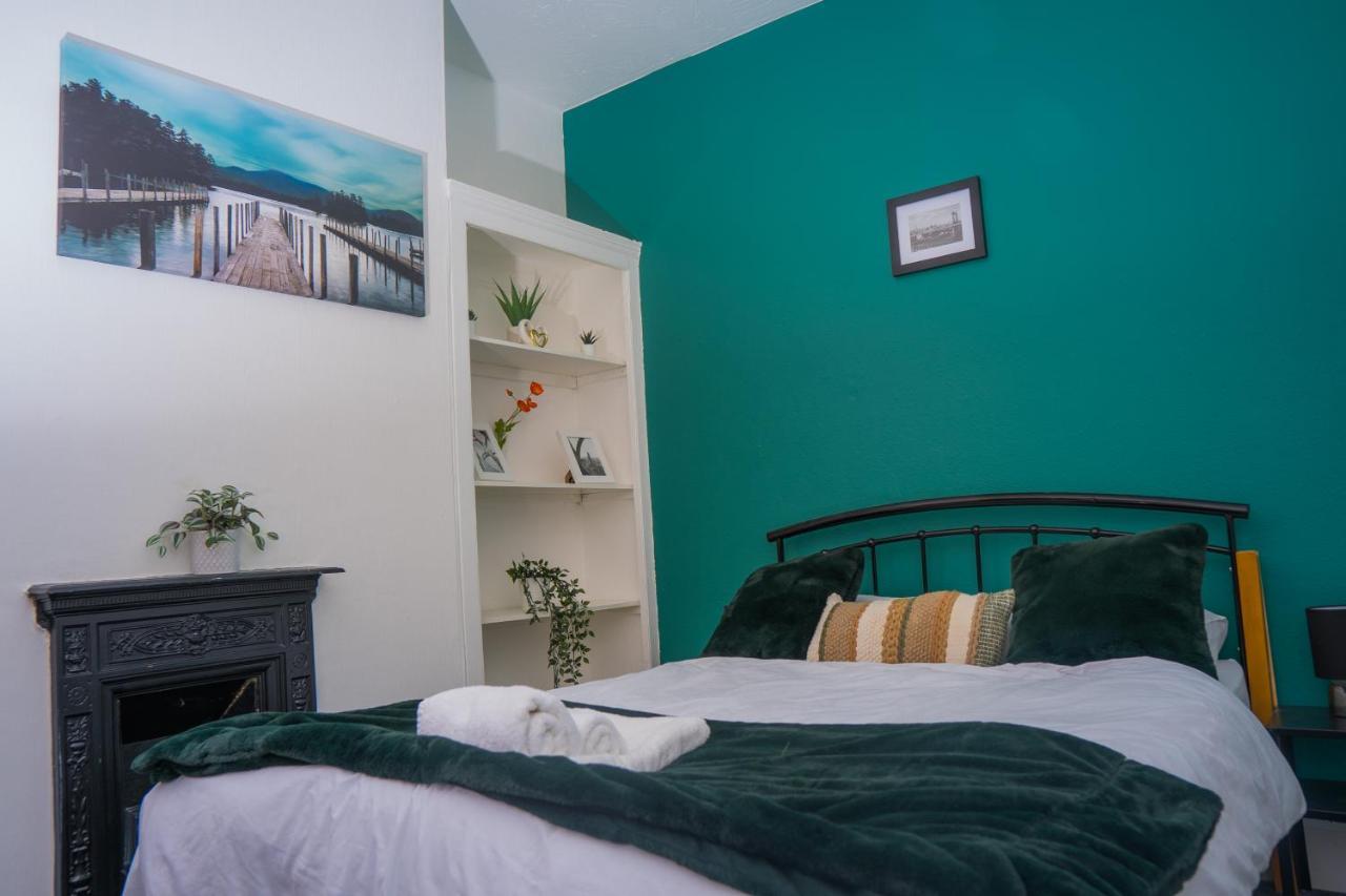 The Private Villa, Northampton Centre, 9 Beds, 5 Bedrooms, Sleeps 12 מראה חיצוני תמונה