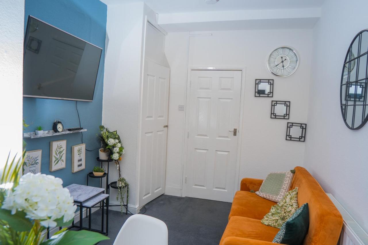 The Private Villa, Northampton Centre, 9 Beds, 5 Bedrooms, Sleeps 12 מראה חיצוני תמונה