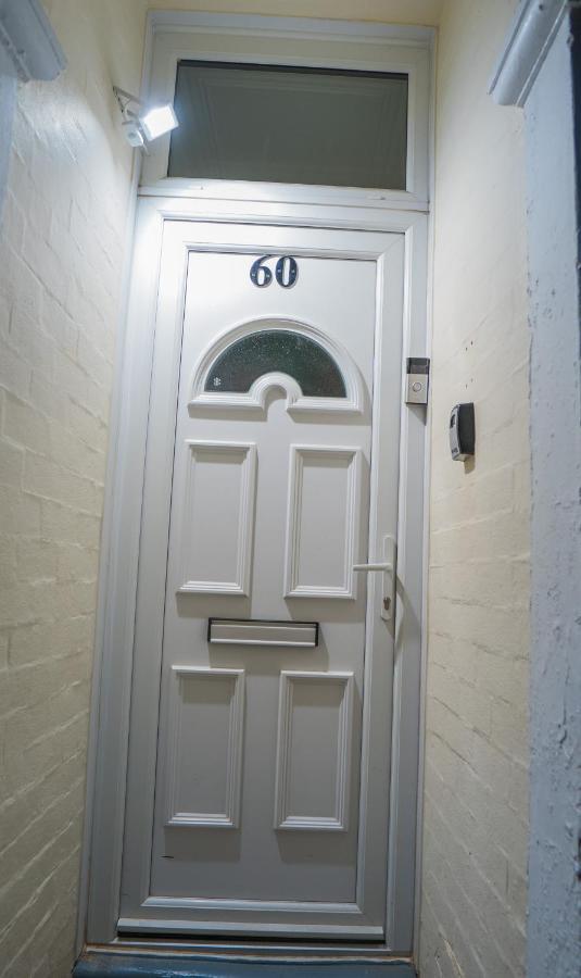 The Private Villa, Northampton Centre, 9 Beds, 5 Bedrooms, Sleeps 12 מראה חיצוני תמונה