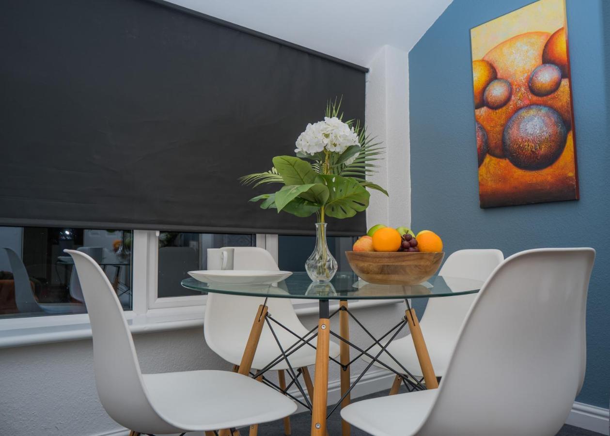 The Private Villa, Northampton Centre, 9 Beds, 5 Bedrooms, Sleeps 12 מראה חיצוני תמונה