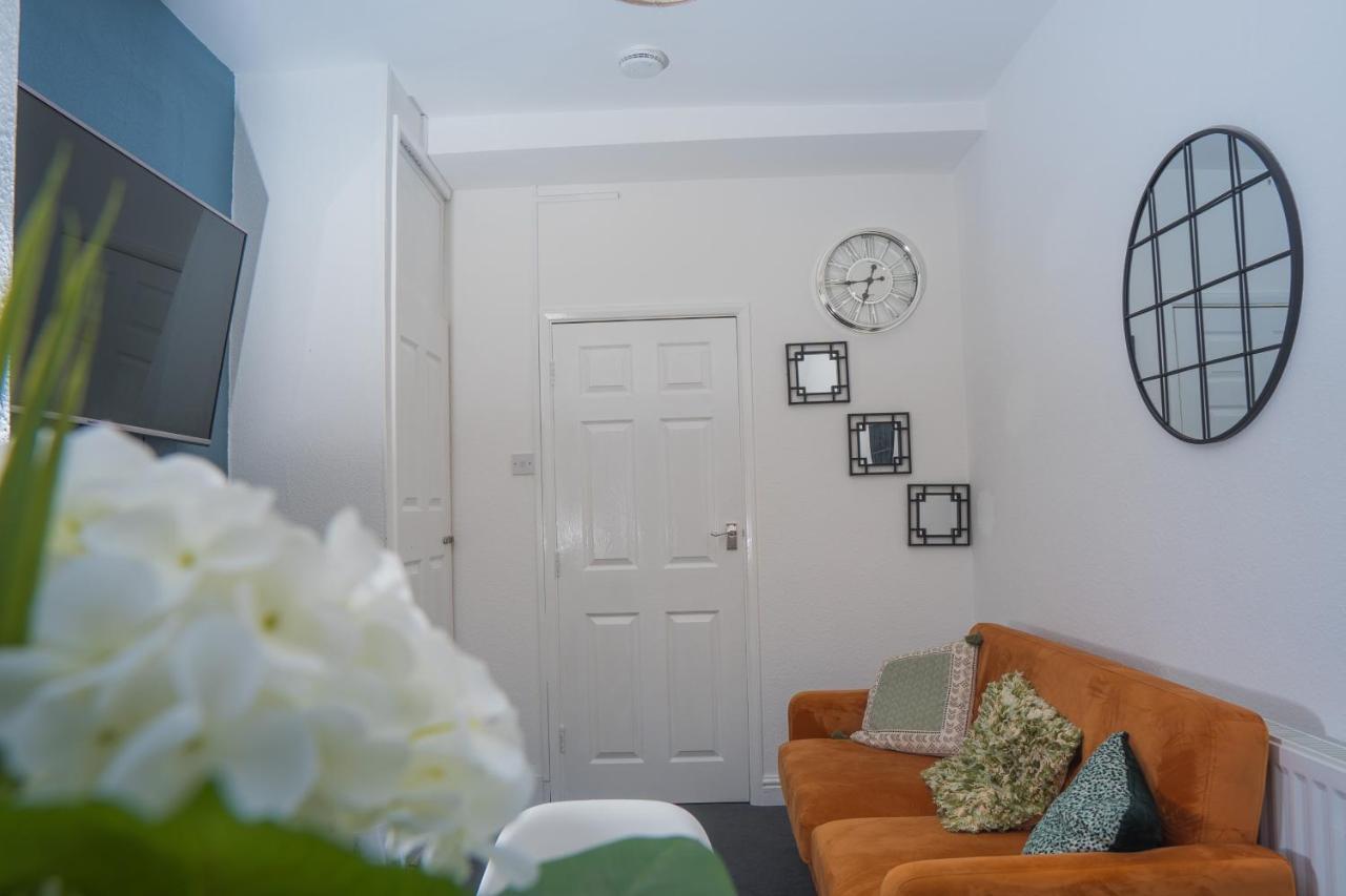 The Private Villa, Northampton Centre, 9 Beds, 5 Bedrooms, Sleeps 12 מראה חיצוני תמונה