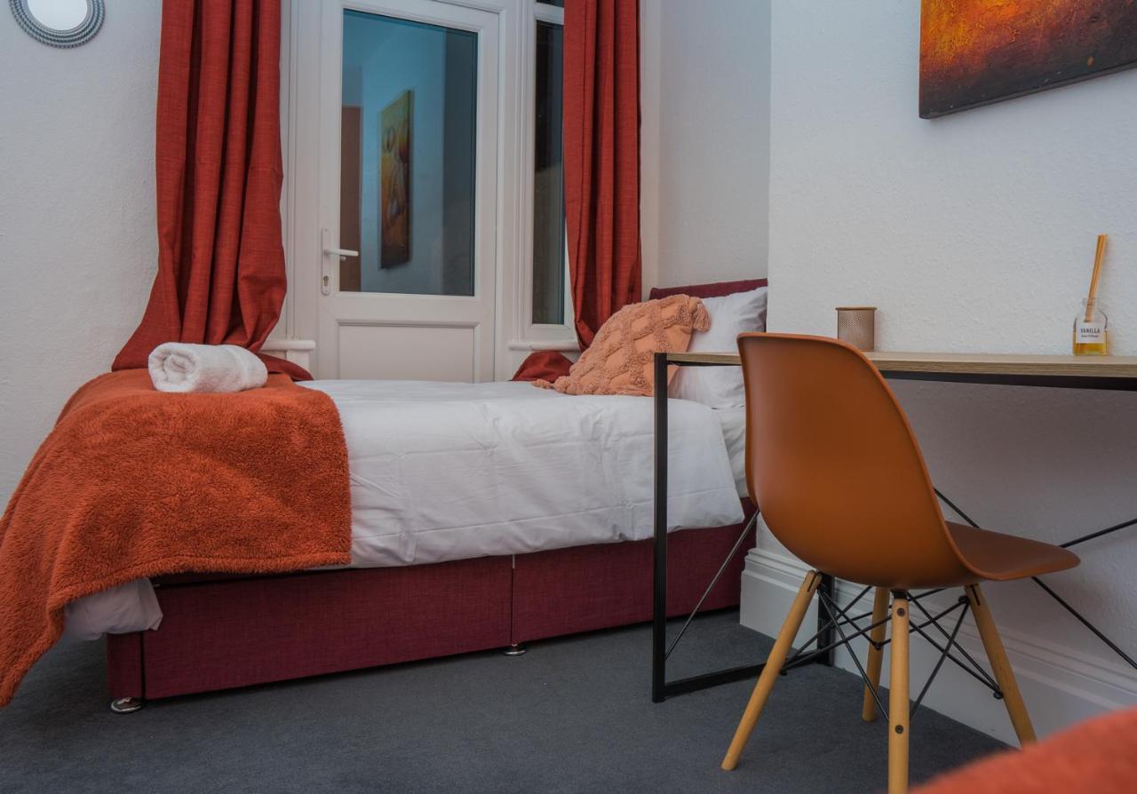 The Private Villa, Northampton Centre, 9 Beds, 5 Bedrooms, Sleeps 12 מראה חיצוני תמונה