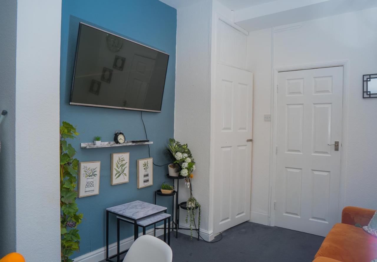 The Private Villa, Northampton Centre, 9 Beds, 5 Bedrooms, Sleeps 12 מראה חיצוני תמונה