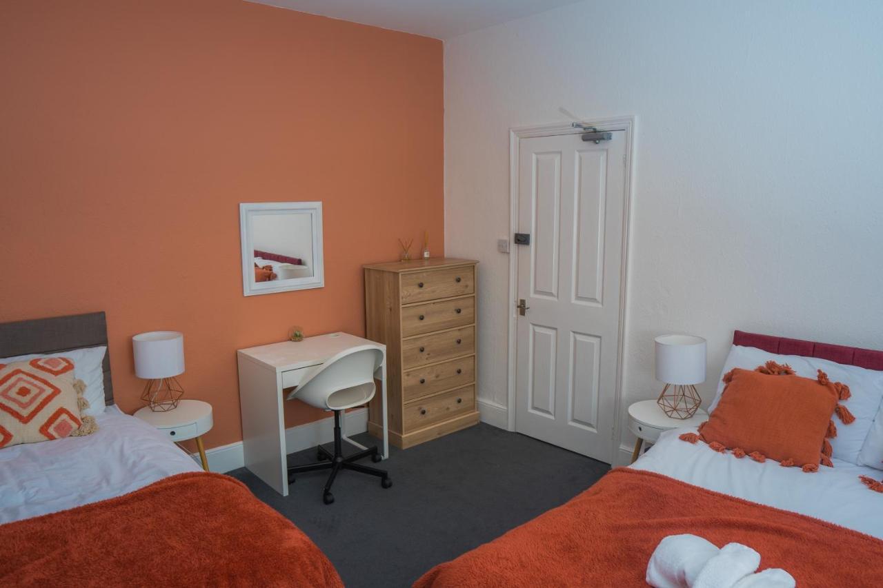 The Private Villa, Northampton Centre, 9 Beds, 5 Bedrooms, Sleeps 12 מראה חיצוני תמונה